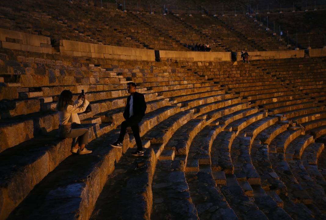 Gece Müzeciliği Uygulaması Başlatılan Efes, Güneş Battıktan Sonra Da Muhteşem Görünüyor 3